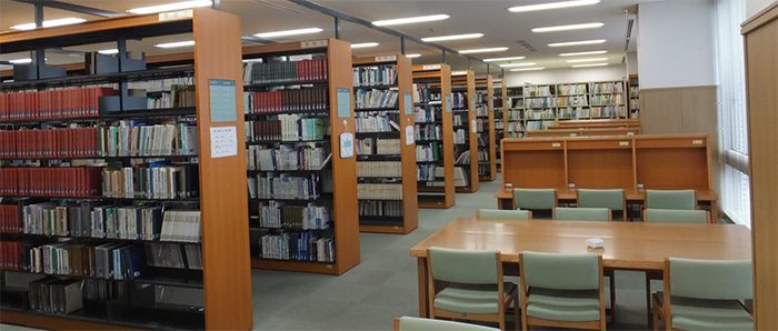 宇都宮共和大学図書館 館内の様子